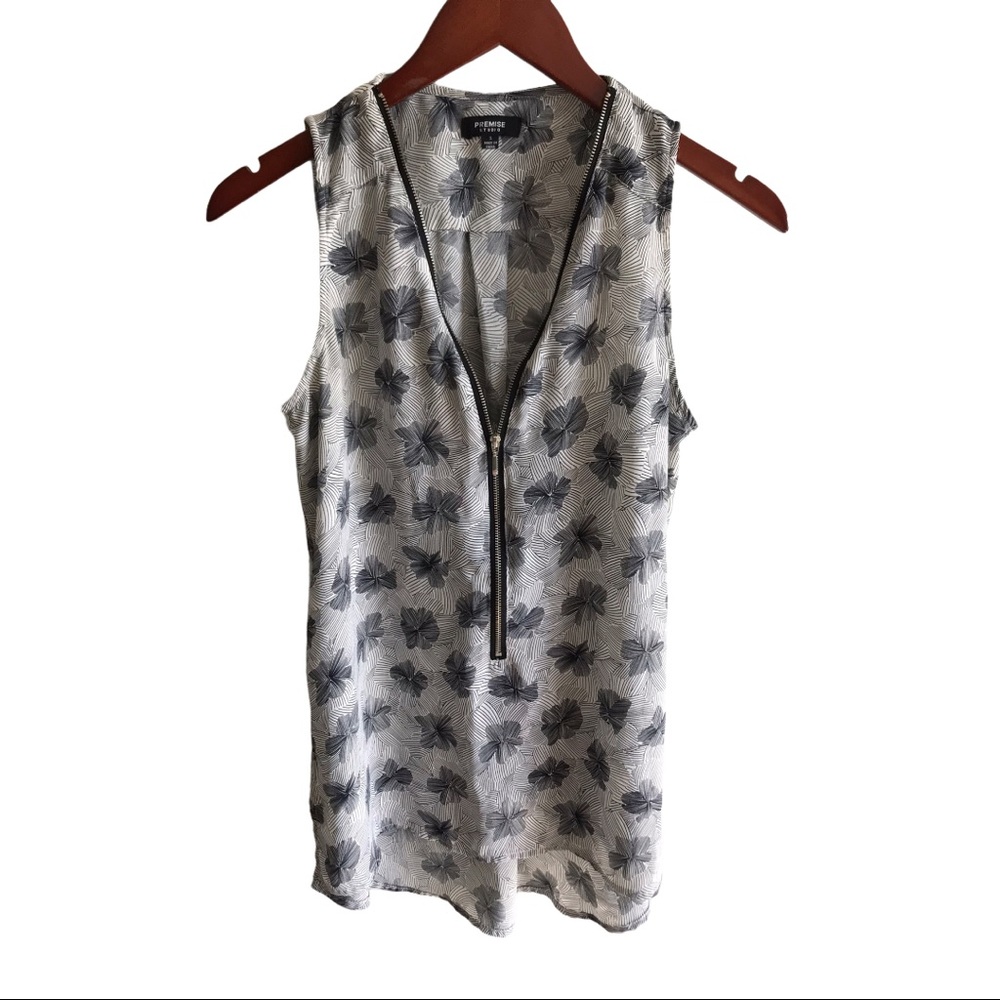🪴3/$18 Premise Studio Zipper Tank Floral Top
